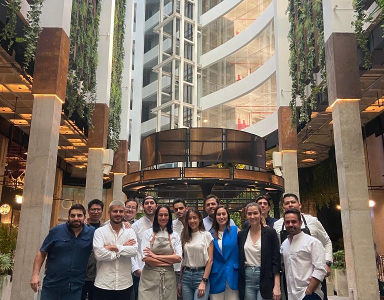 Boca Mixtura: el nuevo epicentro gastronómico de Santa Cruz, en el centro de las torres de Manzana40