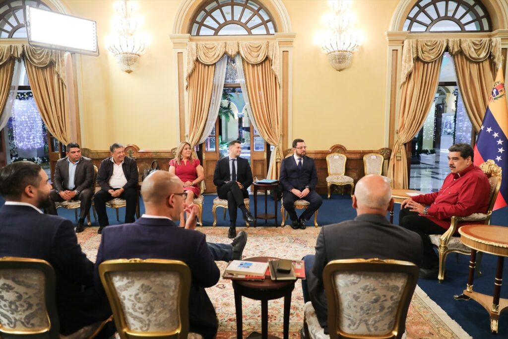 Maduro avanza en la agenda de diálogo político del Gobierno con la oposición
