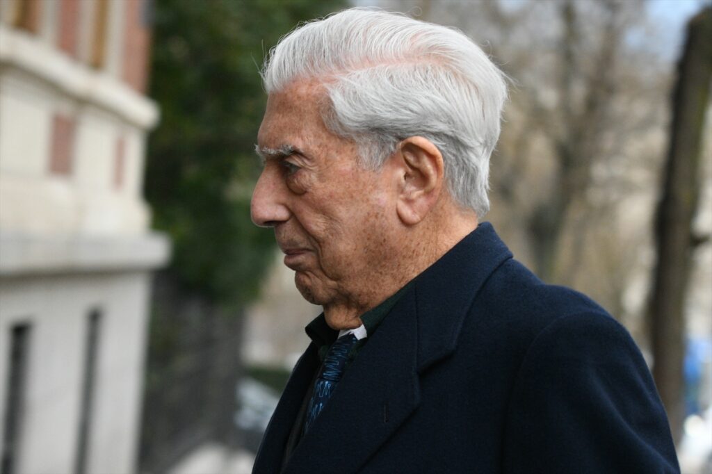 Vargas Llosa ingresa en la Academia Francesa como 'inmortal': "La literatura necesita libertad para existir"