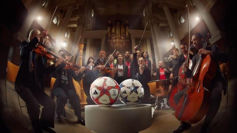 La UEFA presenta los nuevos balones de la Champions masculina y femenina