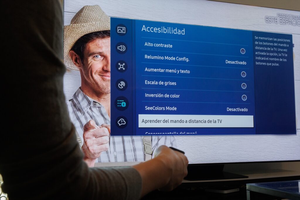 La apuesta por la accesibilidad de Samsung: sus nuevos televisores y plegables reciben el sello ATECH de la ONCE