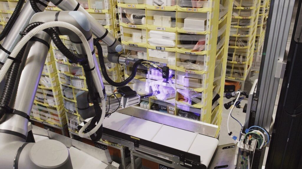 Amazon desarrolla un robot con sentido del tacto para optimizar el trabajo en sus centros logísticos