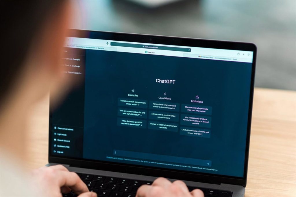 ChatGPT introduce nuevas opciones para personalizar sus respuestas, aumentando o disminuyendo el entusiasmo y la calidez