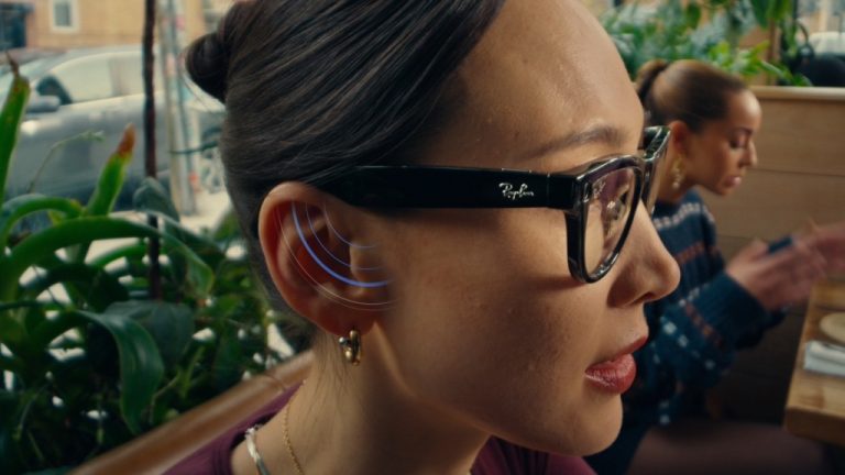 Meta pone en marcha la función que permite escuchar mejor en entornos ruidosos con sus gafas inteligentes